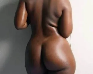 Cravo canela a bela africana rabuda cheia de tesão